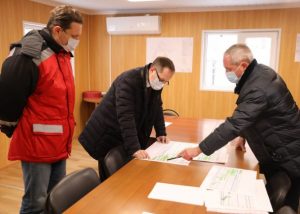 Роман Терюшков проверил ход строительства школы и открыл каток в Раменском