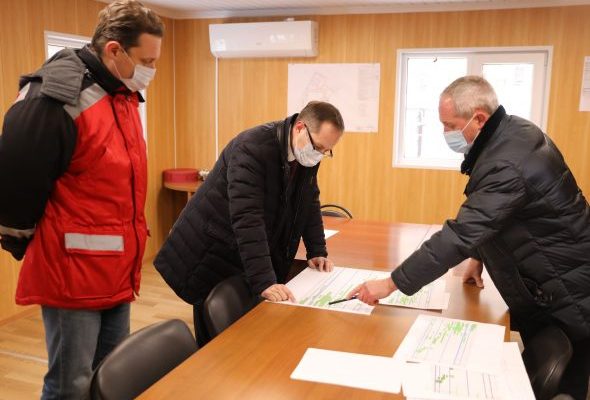 Роман Терюшков проверил ход строительства школы и открыл каток в Раменском