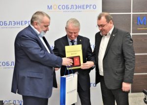 Директоры филиалов АО «Мособлэнерго» получили награды для работников