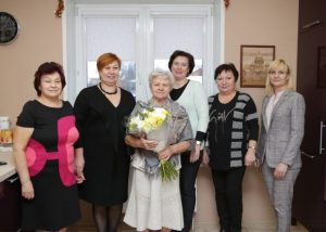 Анну Игнатьевну поздравила заместитель главы администрации Раменского городского округа Ирина Ежова