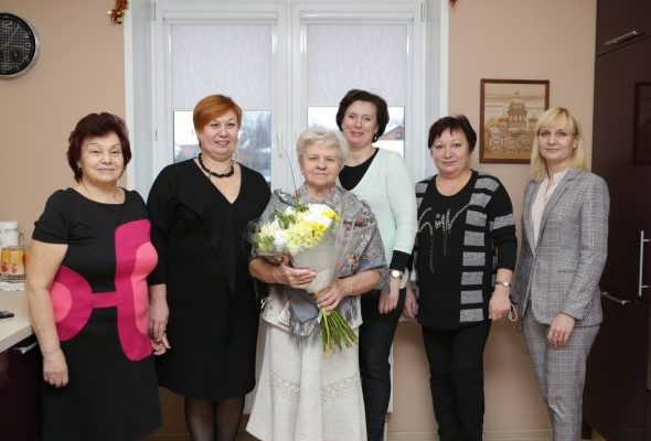 Анну Игнатьевну поздравила заместитель главы администрации Раменского городского округа Ирина Ежова