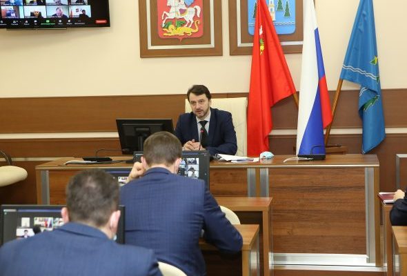 11 января глава Раменского городского округа Виктор Неволин в режиме ВКС провел оперативное совещание