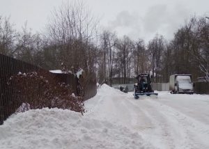 На территории п.Красный Октябрь от высоких снежных «терриконов» осталась лишь небольшая часть