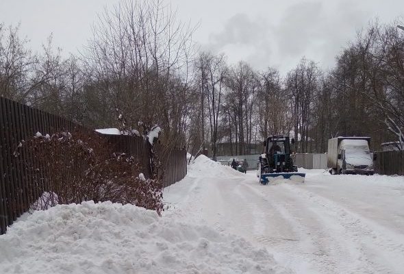 На территории п.Красный Октябрь от высоких снежных «терриконов» осталась лишь небольшая часть
