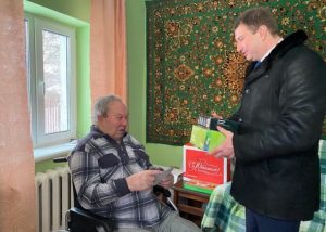 Председатель окружного Совета депутатов Юрий Ермаков поздравил с 95-летием Николая Василевича Сиротинского