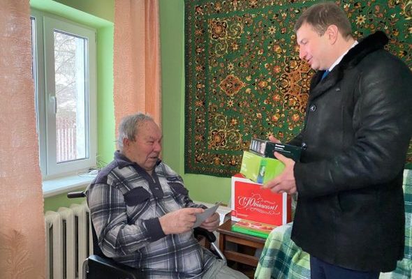 Председатель окружного Совета депутатов Юрий Ермаков поздравил с 95-летием Николая Василевича Сиротинского