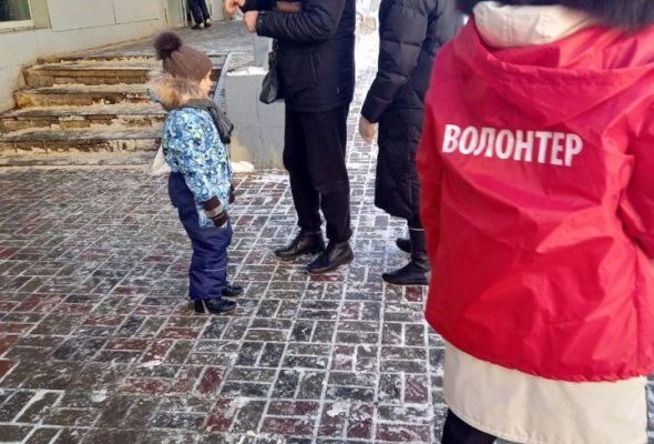 Волонтеры Раменского городского округа продолжают следить за соблюдением масочного режима в общественном транспорте