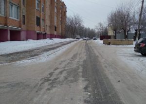 Систематическая уборка снега на внутриквартальных дорогах и уличных тротуарах города