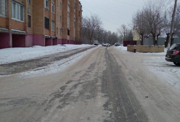 Систематическая уборка снега на внутриквартальных дорогах и уличных тротуарах города