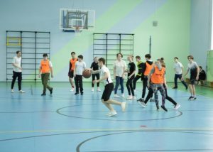 Раменская школа №21 построена в 1986 году, но по своей спортивной оснащенности она не уступает современным образовательным учреждениям