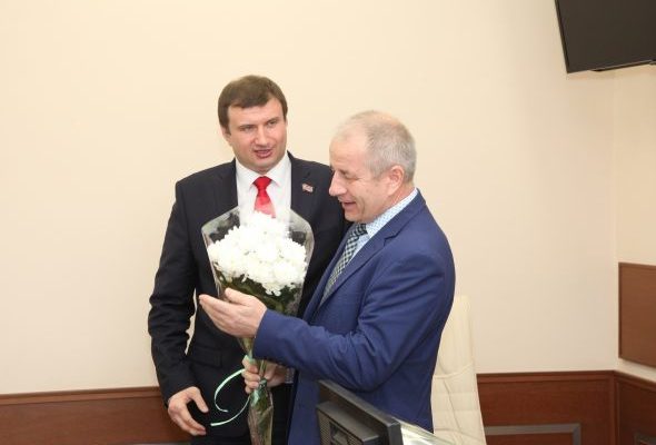 Депутатов окружного Совета поздравили с Днем Рождения