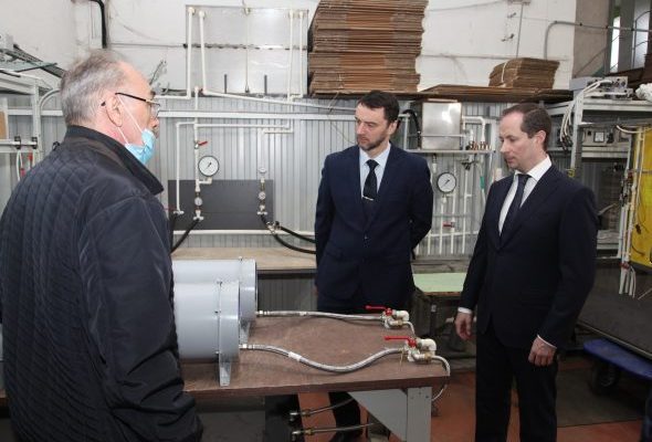 На этой неделе предприятие «НТЦ Курс» посетили куратор Раменского округа от областного правительства Роман Терюшков и глава Раменского г.о. Виктор Неволин