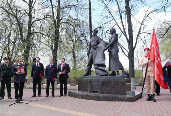 7 мая о трудовом вкладе раменчан вспоминали на торжественном мероприятии у памятника труженикам тыла на площади Победы