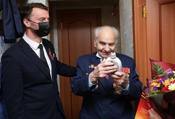 Виктор Неволин поздравил ветеранов — участников Великой Отечественной войны