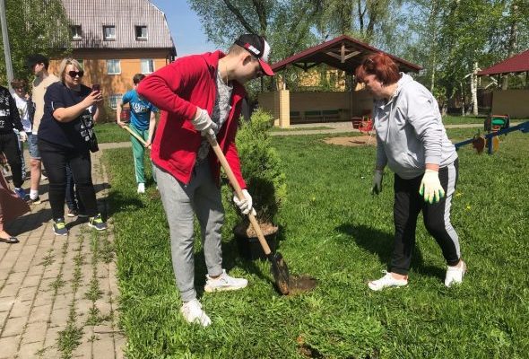 Сегодня ученики Дергаевской школы N23 Раменского г.о. приняли участие в акции «Лес Победы. Сад Памяти»