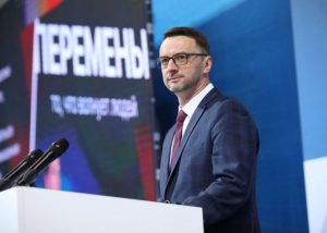 Виктор Неволин начал свой доклад о работе в 2020 году с темы о борьбе с COVID-19