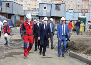 Роман Терюшков проверил ход строительства школы на Молодежной