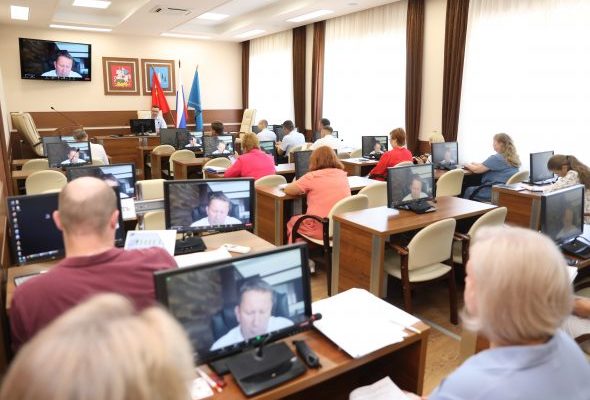 Виктор Неволин провел оперативное совещание администрации