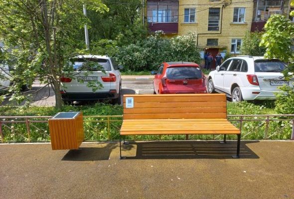 В Раменском округе обновляют скамейки во дворах