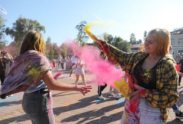 В День города у дворца спорта «Борисоглебский» состоялся фестиваль красок