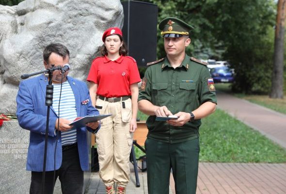 Представителей службы ВДВ поздравил военный комиссар города Раменское Евгений Дегтярев