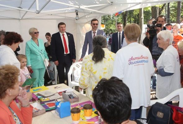 Игра «Колесо фортуны» привлекла внимание официальных лиц и просто людей взрослых вопросами по краеведению