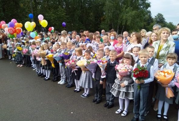 Торжественная линейка, посвященная Дню знаний, состоялась 1 сентября в Раменской школе №19