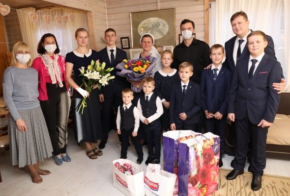 Денис и Анна Мордвинцевы на прошлой неделе удостоились ордена «Родительская слава»