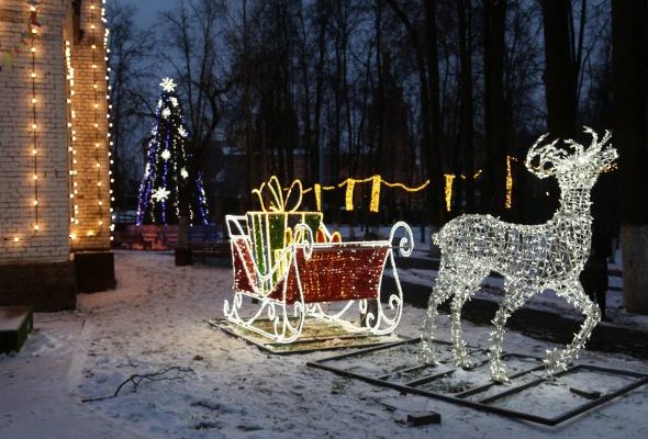 В Раменском парке включили праздничную иллюминацию
