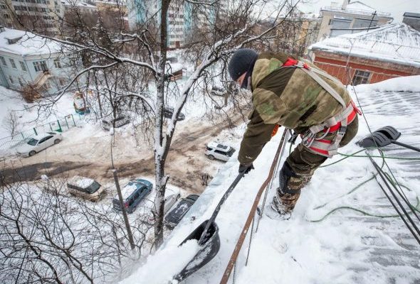В Раменском Госжилинспекция Подмосковья приняла очистку 243 скатных кровель