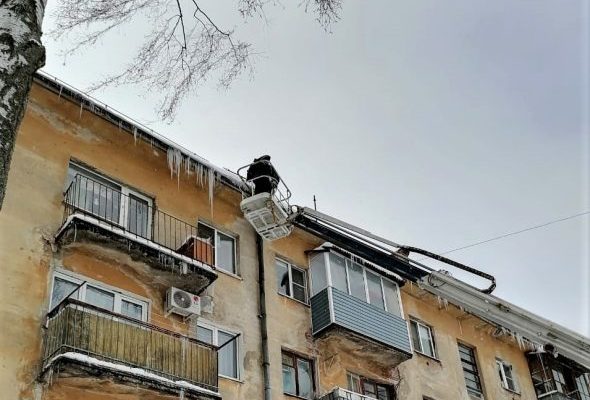 УК Раменского с начала зимы провели почти в 3 раза больше кровельных работ, чем в прошлом сезоне