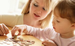 Семьи Раменского округа получают пособие на детей от 3 до 7 лет