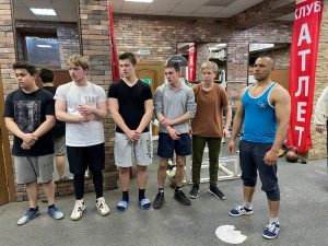 Соревнования по подъему штанги провел Раменский молодежный центр