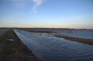 Работники ГКУ МО «Мособлпожспас» помогают населению преодолеть период весеннего половодья