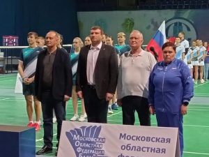 Соревнования по бадминтону