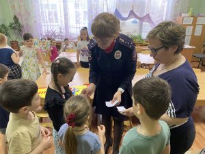 Сотрудники Госавтоинспекции провели урок безопасности в детском саду