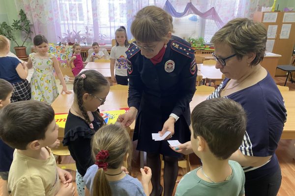 Сотрудники Госавтоинспекции провели урок безопасности в детском саду