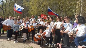 Флешмоб «Поем двором!» прошел 6 мая в Родниках