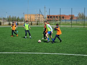 Турнир по футболу в честь Победы в ВОВ провели в Электроизоляторе
