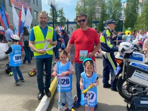 О правилах безопасности при движении на самокатах и беговелах рассказали детям