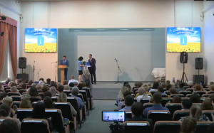 В ДК «Сатурн» чествовали работников соцзащиты, поздравляя их с профессиональным праздником