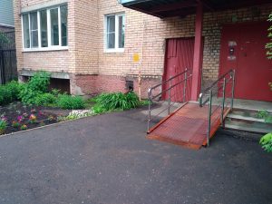 Раменской УК завершен ремонт ступенек на входе в каждый из восьми подъездов дома 14 по ул.Десантной