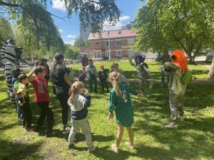 Госавтоинспекторы приняли участие в праздновании Дня защиты детей для подопечных  социально‑реабилитационного центра «Родник»