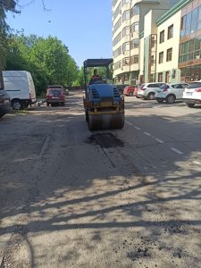 В Раменском округе продолжается ямочный ремонт внутриквартальных дорог