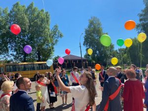 24 июня в Гжельской общеобразовательной школе с художественным уклоном прошел выпускной бал