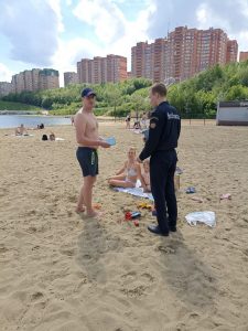 Спасатели ГКУ МО «Мособлпожспас» просят соблюдать правила безопасности при купании