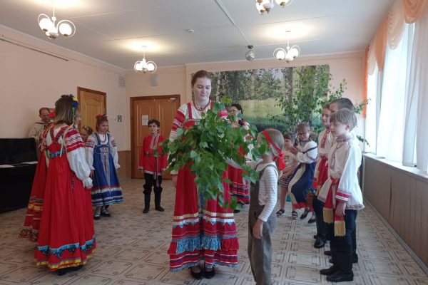 С помощью песен и обрядов дети рассказали о русских традициях и культуре