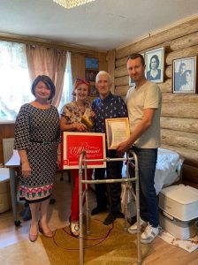 В Раменском округе поздравили жителя с 90-летием