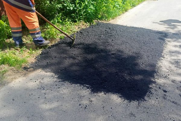В Раменском проводят работы по ямочному ремонту дорог