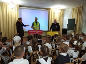 Госавтоинспекторы и сотрудники Рамавтодора, в рамках профилактических мероприятий «Внимание- дети!» посетили МОУ Прогимназия № 48 